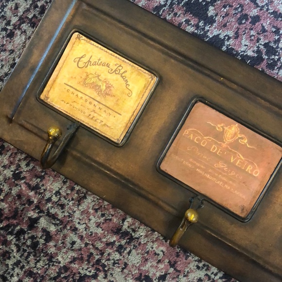 Wine Label Wall Rack - 6 Iron Hooks - Picture 3 of 9